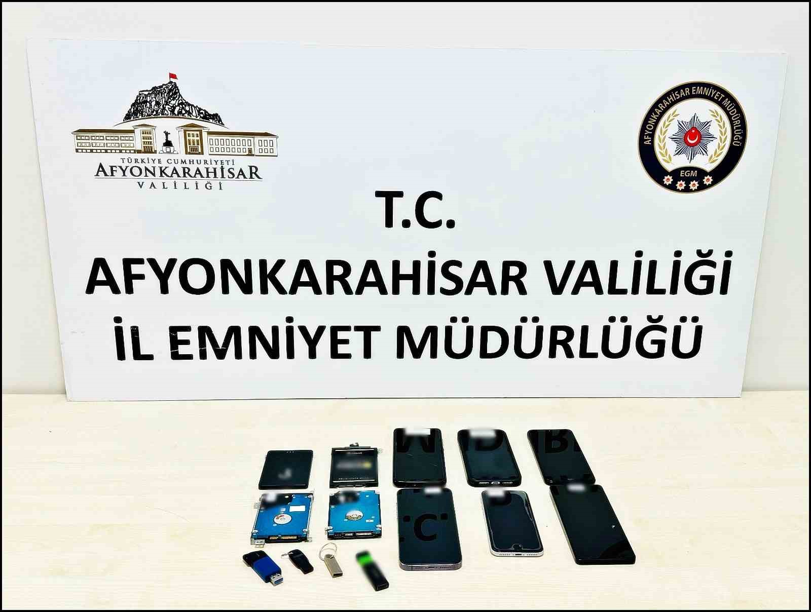 Sosyal medyada müstehcen içerikli videolar paylaşan 4 kişiyi polis yakaladı