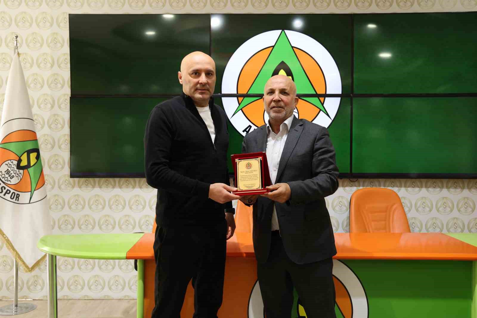 Alanyaspor’da Sami Uğurlu dönemi sona erdi
