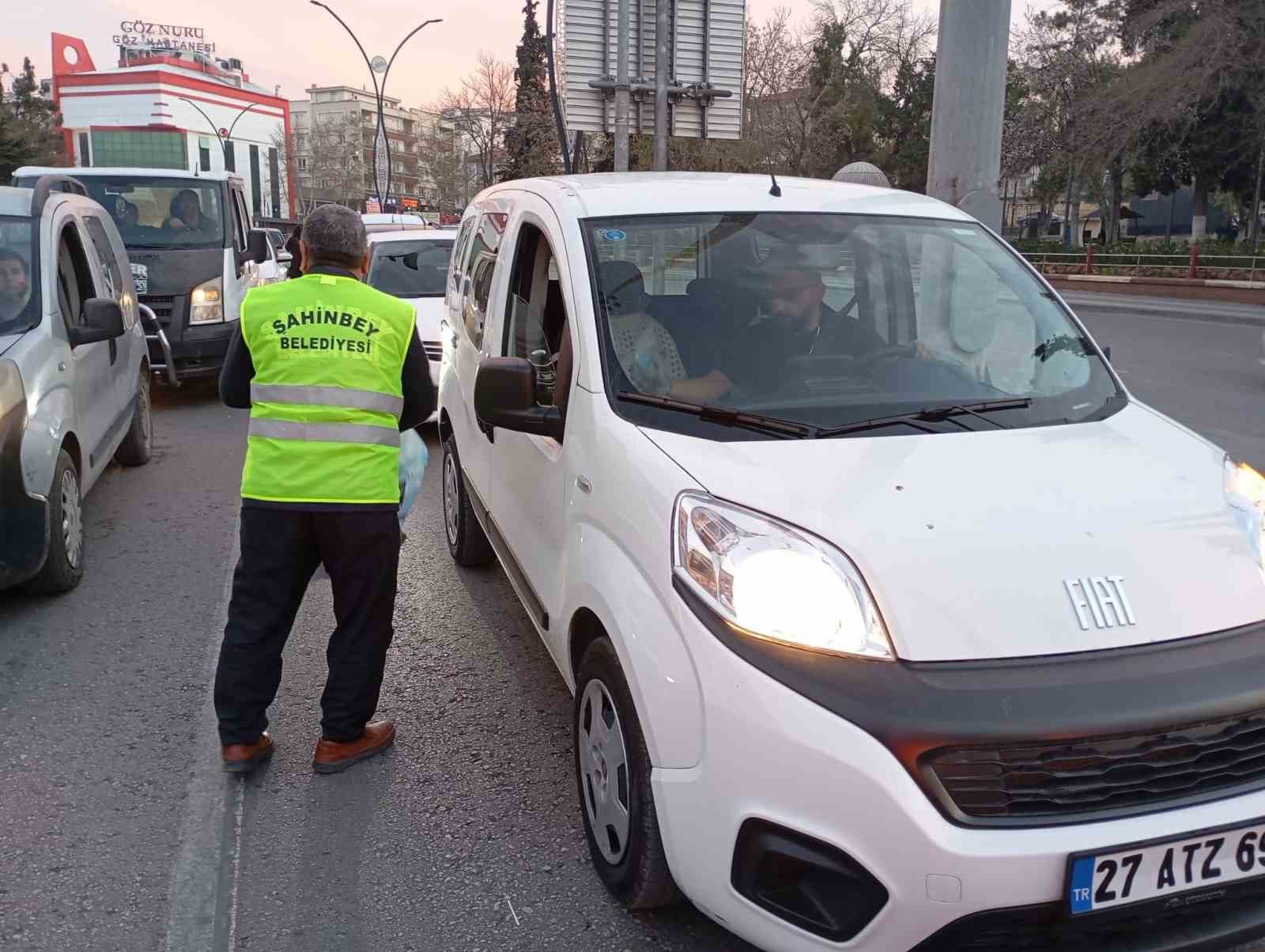 Şahinbey Belediyesi iftara yetişemeyen vatandaşların yanında
