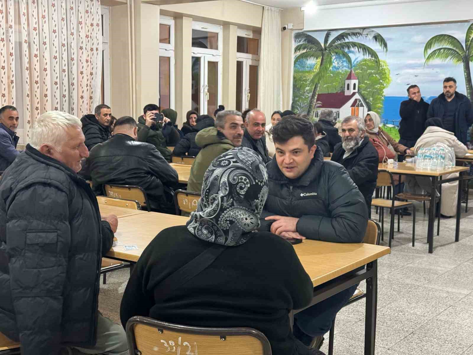 Sivas’ta mahsur kalan yolcular ilçede misafir ediliyor