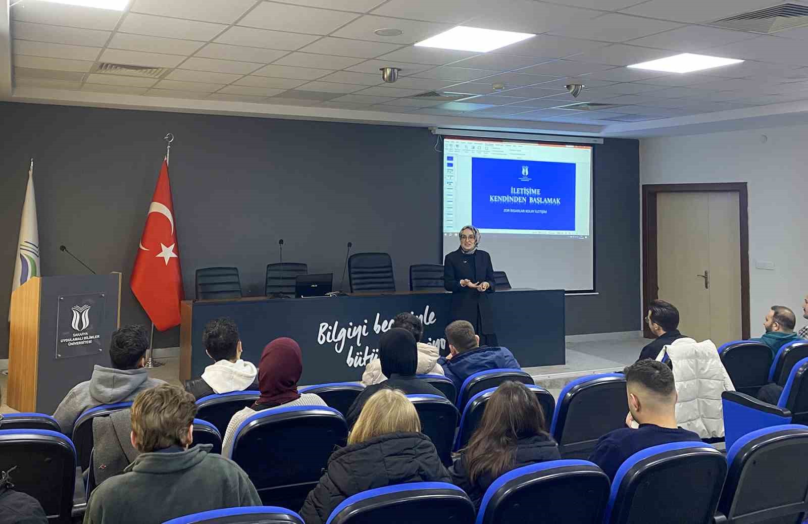 Zor insanlarla kolay iletişimin yolları SUBÜ’de konuşuldu