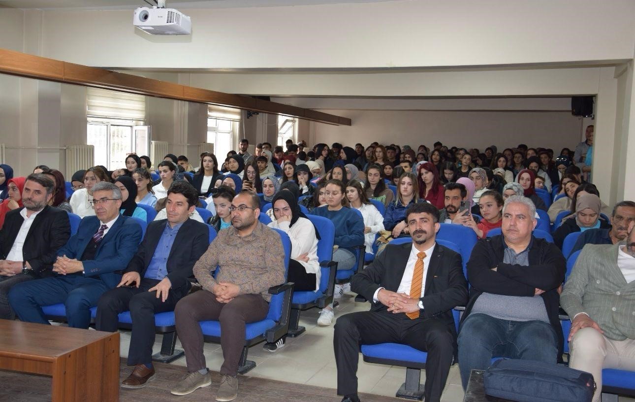 Kağızman’da panel ve müzik dinletisi