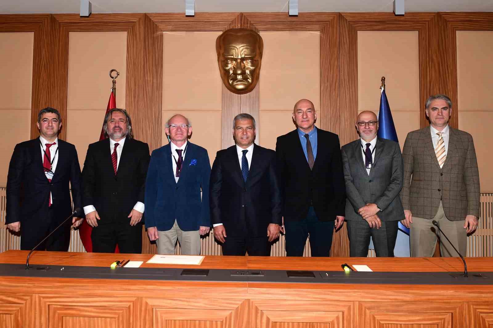 Anadolu &Uuml;niversitesi Edebiyat Fak&uuml;ltesi, FEDEK&rsquo;ten 5 yıllık akreditasyon almaya hak kazandı
