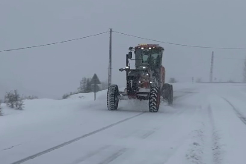 Tunceli&rsquo;de kapalı k&ouml;y yollarında &ccedil;alışmalar s&uuml;r&uuml;yor
