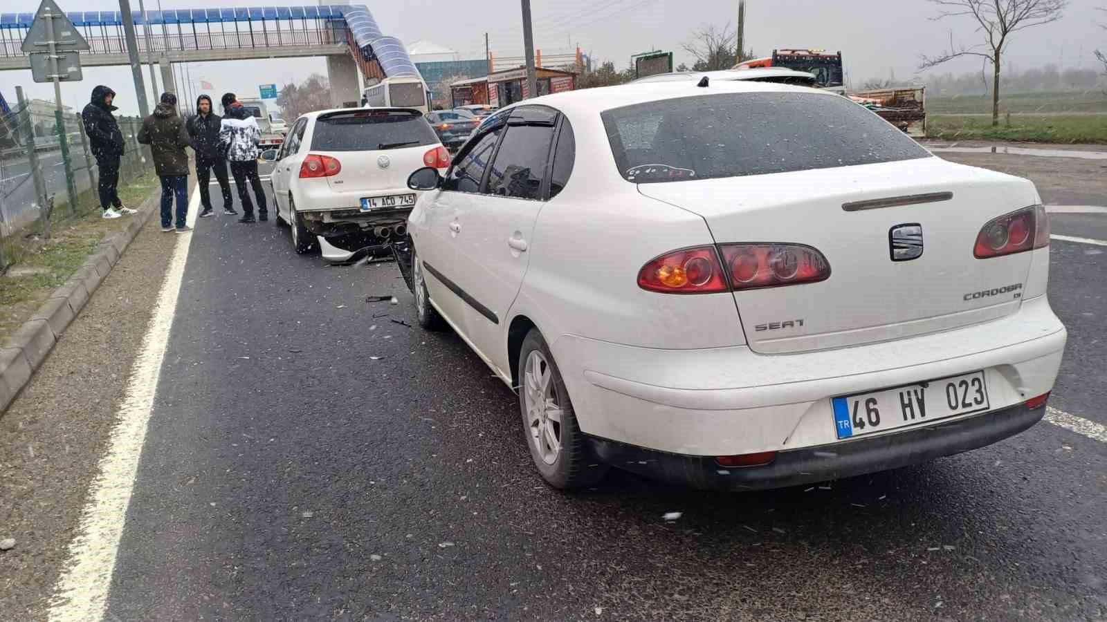 Bolu’da D-100’de 3 araçlı zincirleme kaza