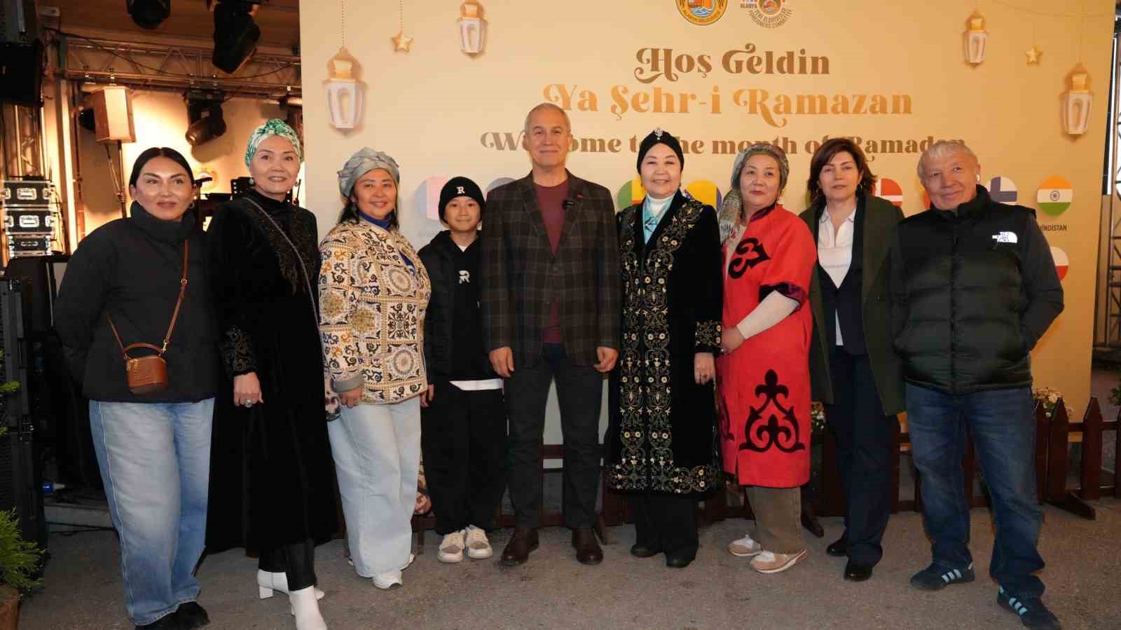 Alanya’da 34 ülkeden 450’yi aşkın yerleşik yabancı iftar sofrasında buluştu