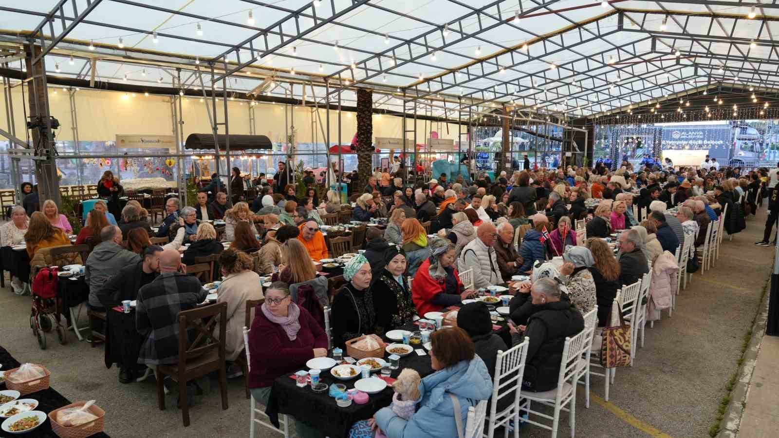 Alanya’da 34 ülkeden 450’yi aşkın yerleşik yabancı iftar sofrasında buluştu