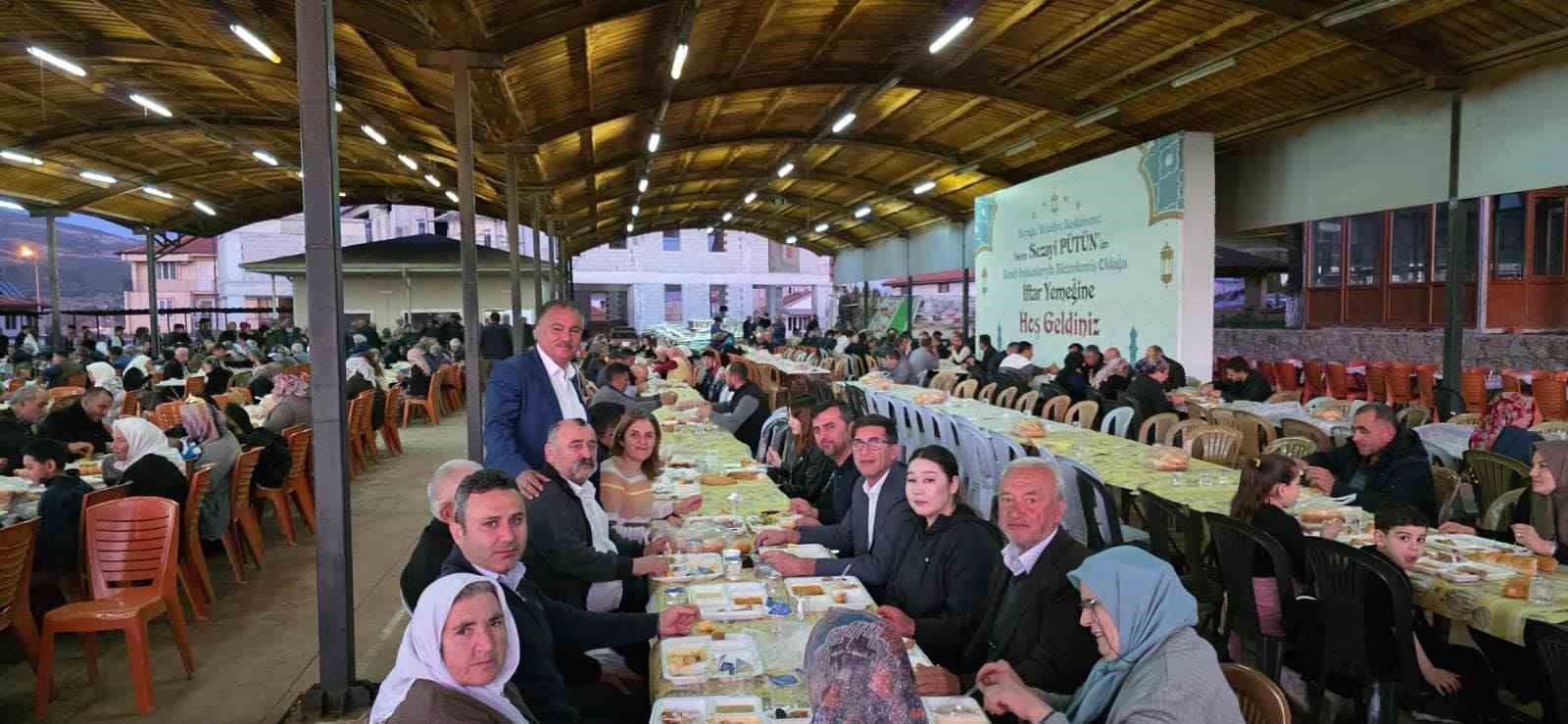 Başkan Pütün, Beyağaçlı hemşehrilerini iftar sofrasında ağırladı