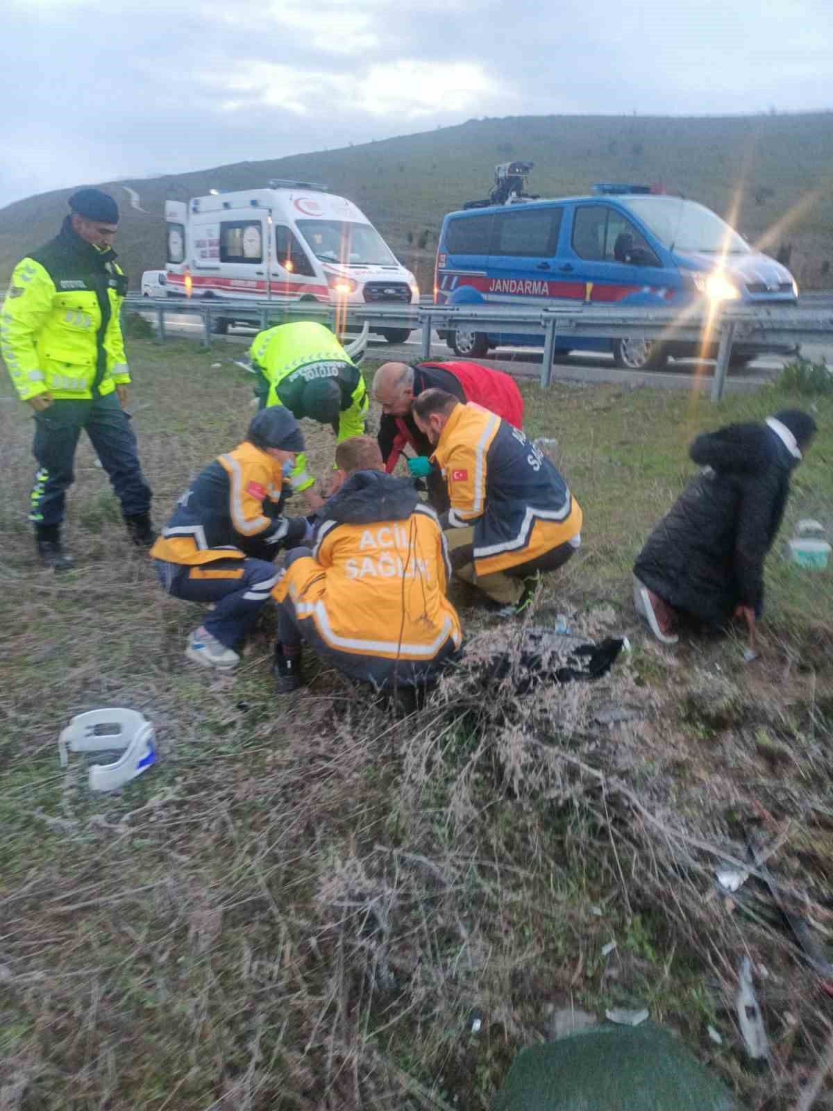 Balıkesir’de otobanda araç takla attı
