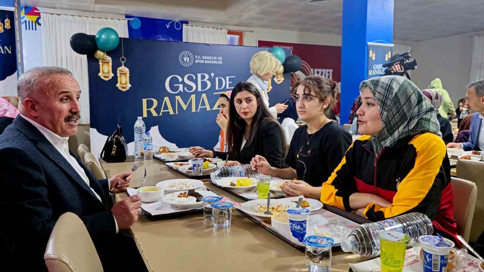 Öğrenci yurtlarında iftar ve sahur menüleri denetlendi