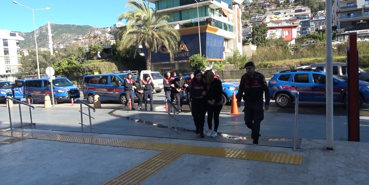 Alanya’da ’Vurgun Operasyonu’nda yakalanan 7 şüpheli adliyeye sevk edildi