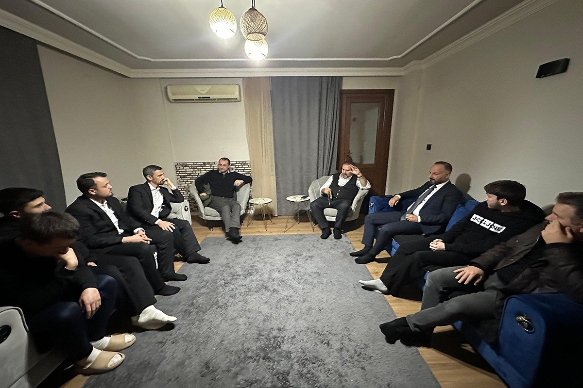 Başkan Ekim, sahurda öğrencilerle buluştu
