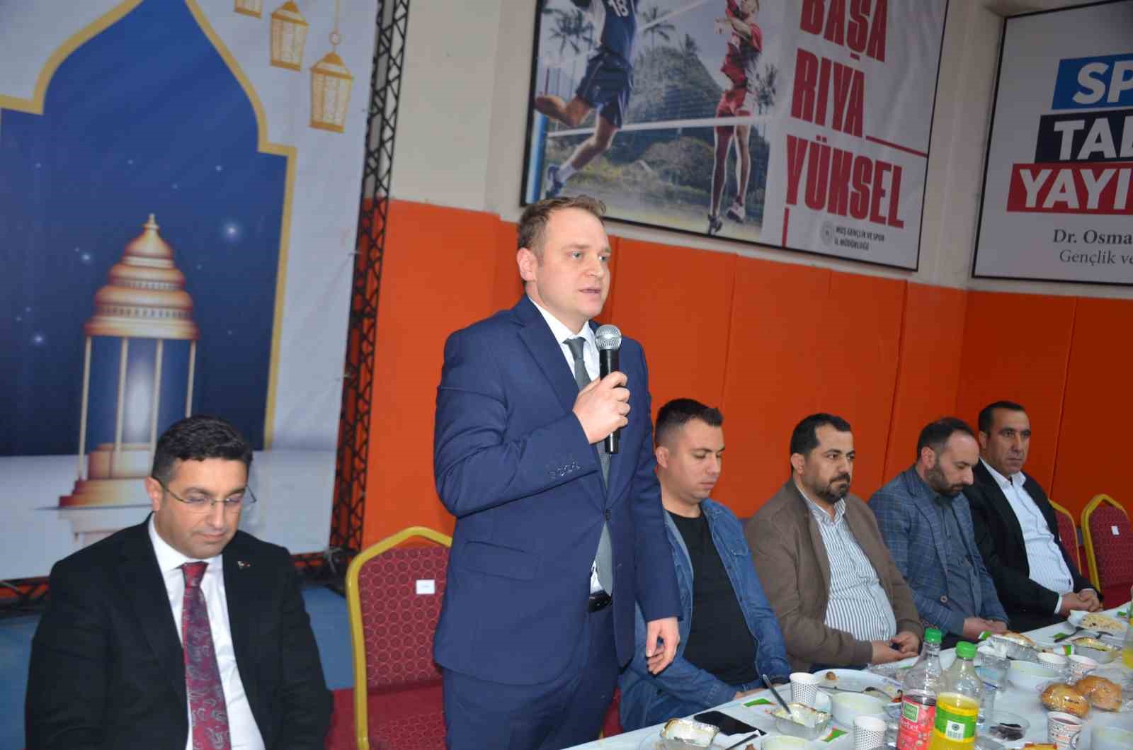 Bulanık Kaymakamı Koşansu &lsquo;Gen&ccedil;lik İftar Programı&rsquo;na katıldı
