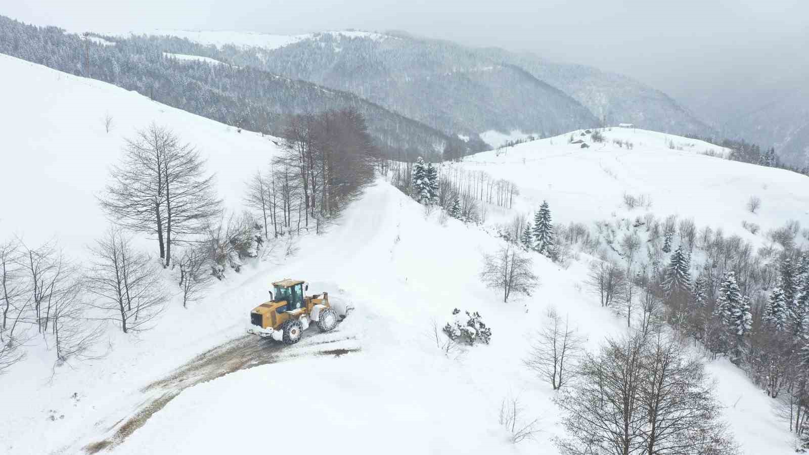 Ordu&rsquo;nun kırsalında karla m&uuml;cadele: Bir g&uuml;nde 791 kilometre yol a&ccedil;ıldı
