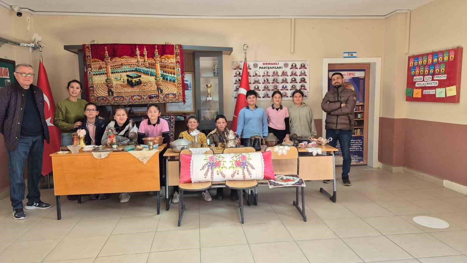 Okulda nostaljik sergi ilgi g&ouml;rd&uuml;
