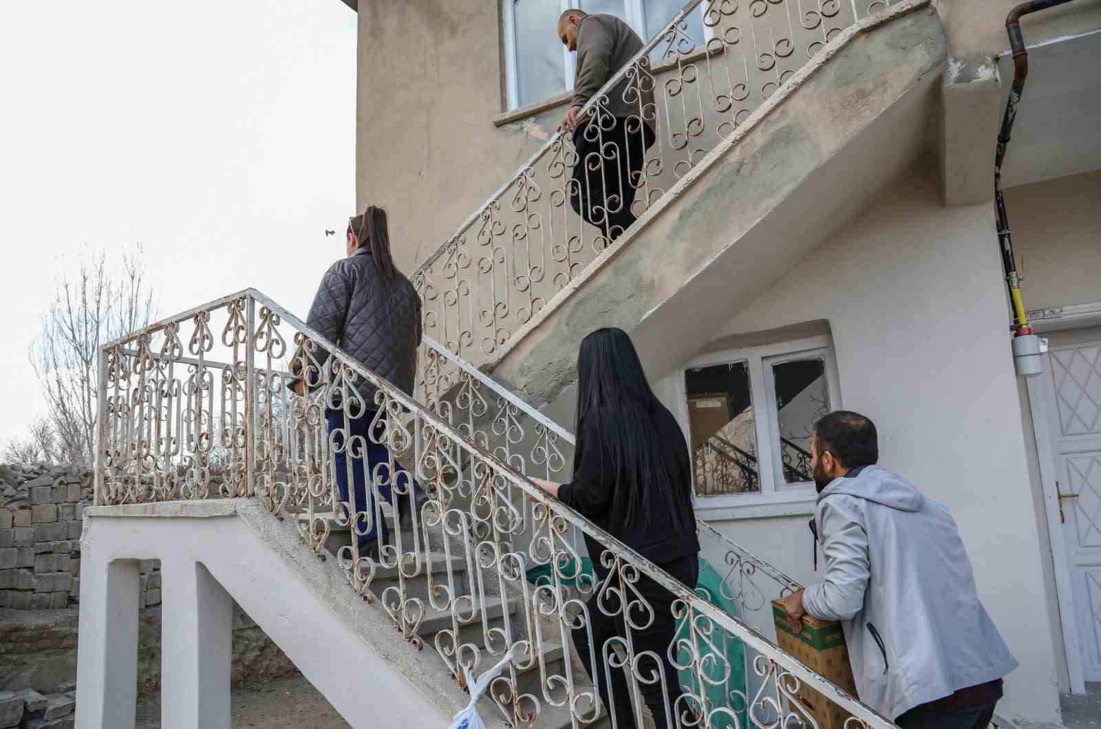 Van B&uuml;y&uuml;kşehir Belediyesi yaşlıları yalnız bırakmıyor
