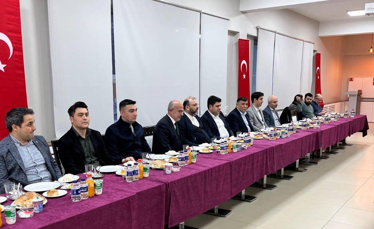 Emet&rsquo;te din g&ouml;revlileri iftarda bir araya geldi
