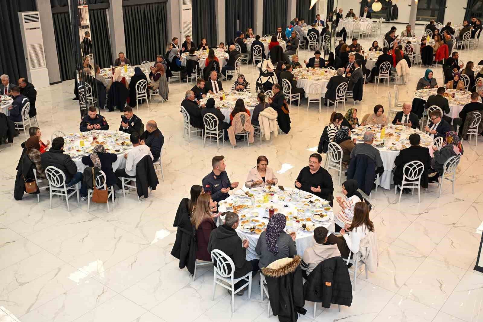 Vali Aktaş, Banaz’da şehit aileleri, gaziler ve muhtarlarla iftarda buluştu