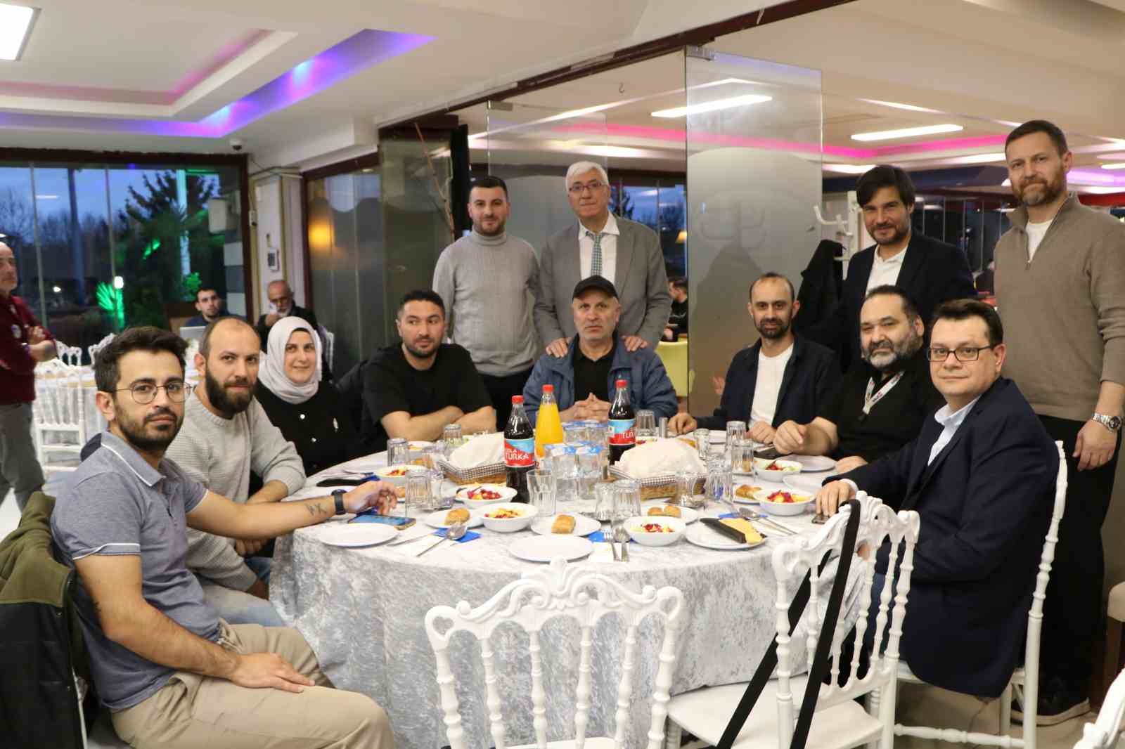 Sakarya Gazeteciler Birliği iftarda buluştu