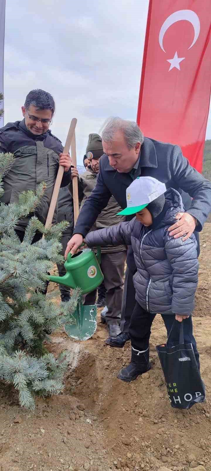 Boz&uuml;y&uuml;k&rsquo;te 21 Mart D&uuml;nya Ormancılık G&uuml;n&uuml;&rsquo;nde bin adet fidan toprakla buluştu
