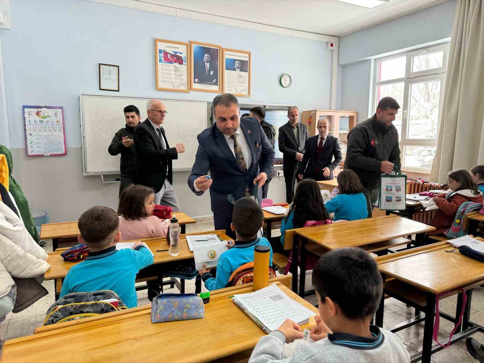 Orman Haftası&rsquo;nda &ccedil;ocuklara orman bilinci aşılandı
