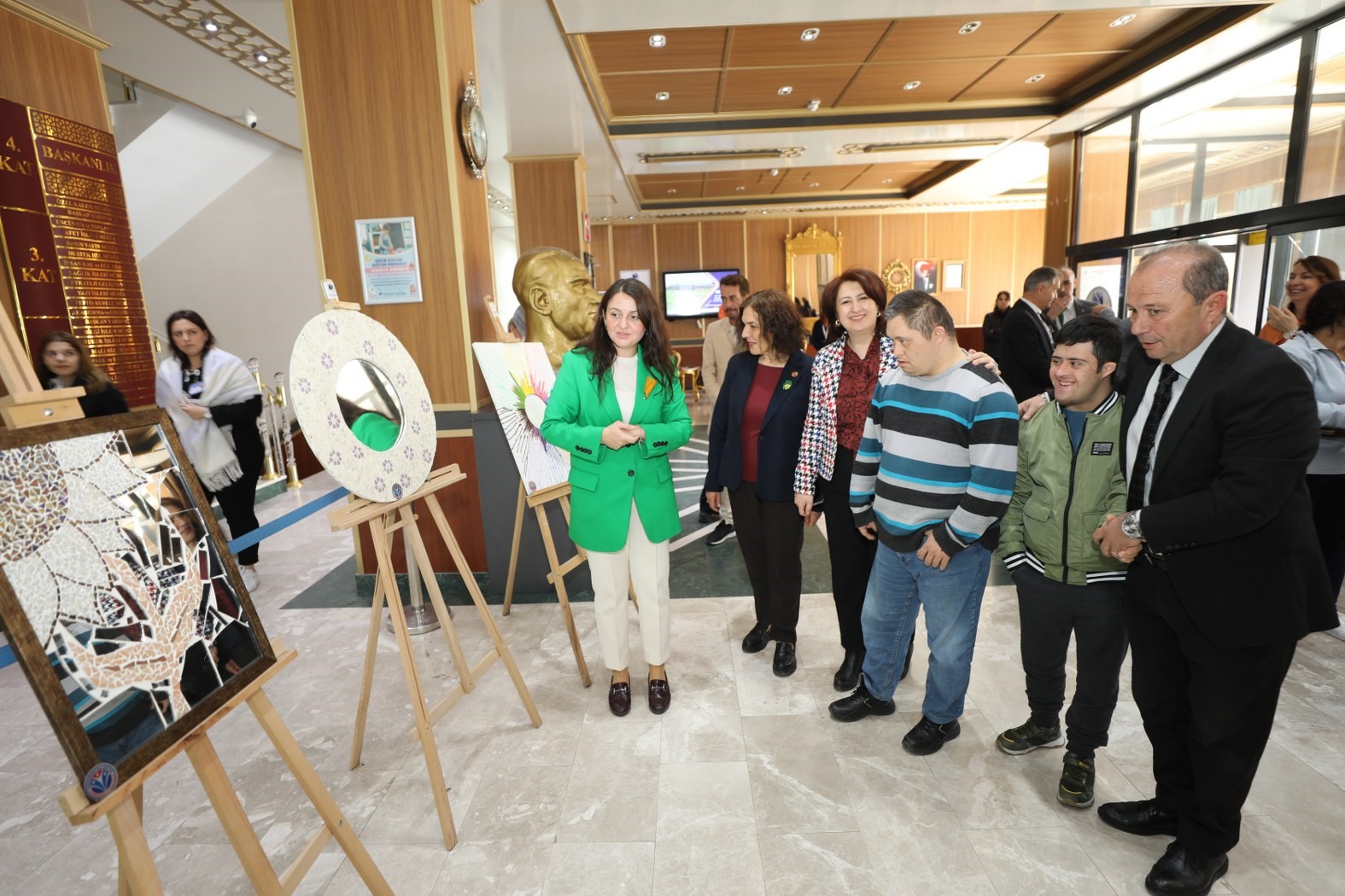 Engelsiz Yaşam Merkezi öğrencilerinden anlamlı sergi