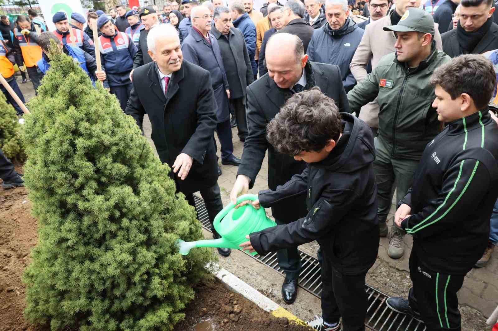 Giresun&rsquo;da fidanlar toprakla buluştu
