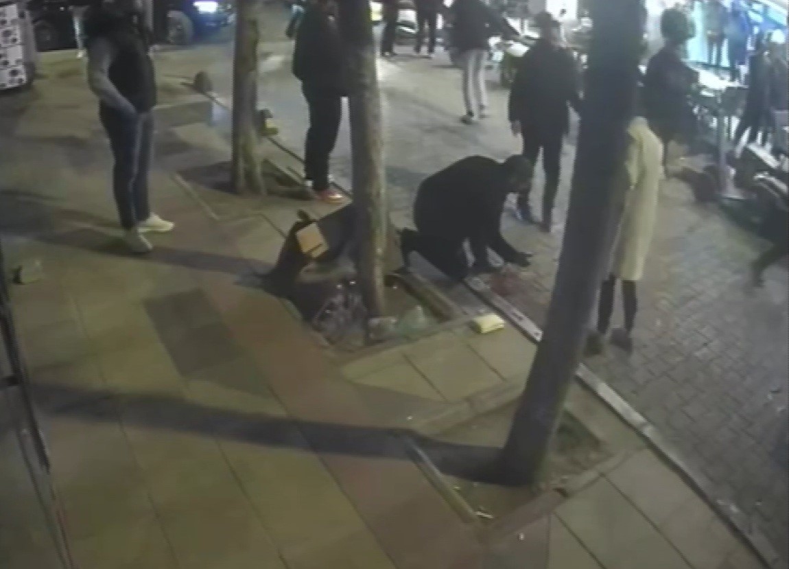 Bornova’da gençler arasında bıçaklı kavga: 1 ağır 2 yaralı