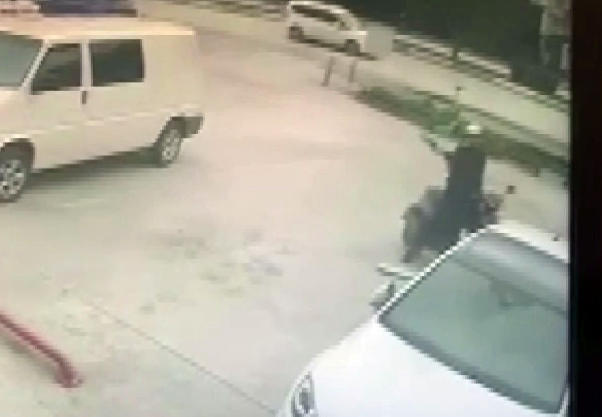 Markette cinayet işleyip iki iş yeri ve bir evi kurşunlamıştı: Saldırı anı kamerada