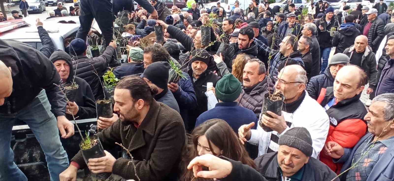 Devrek Orman İşletme Müdürlüğü fidan dağıtımında bullundu