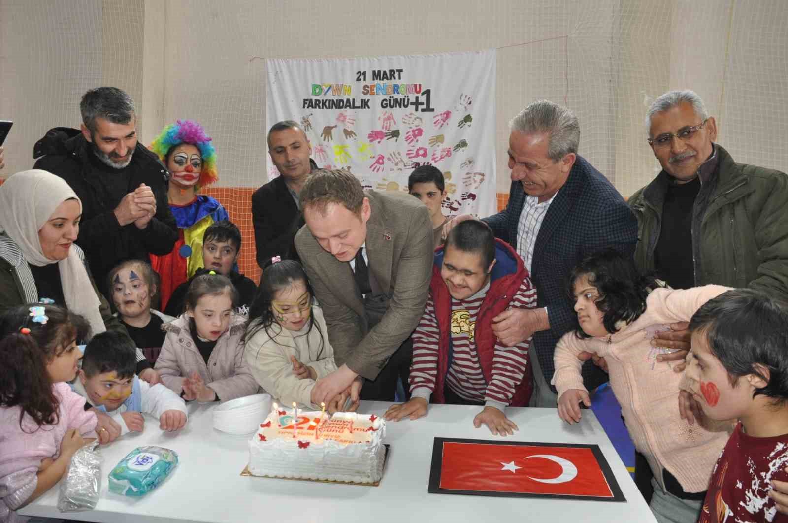 Bulanık Kaymakamı Koşansu, down sendromlu çocukları unutmadı