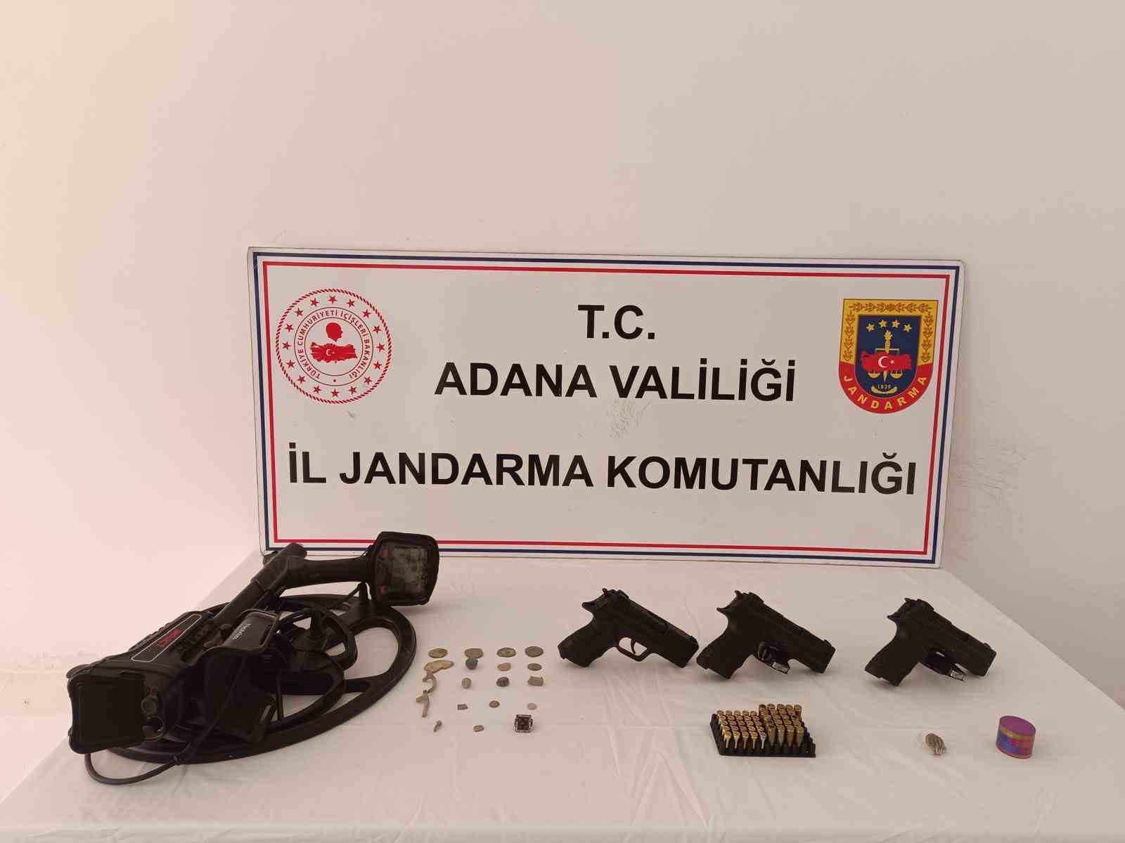 Adana’da tarihi eser operasyonu: Yazılı kesme taş ve objeler ele geçirildi