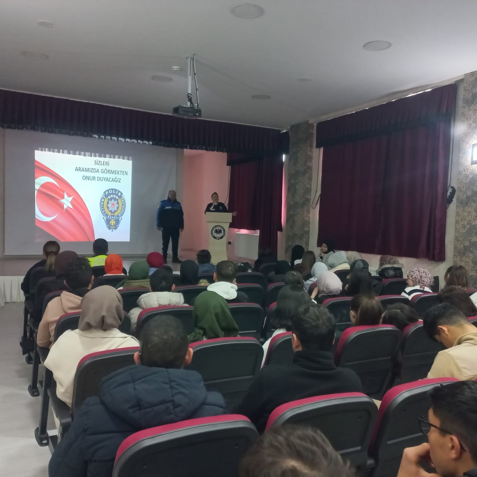 Emniyet ekipleri öğrencileri bilgilendirdi
