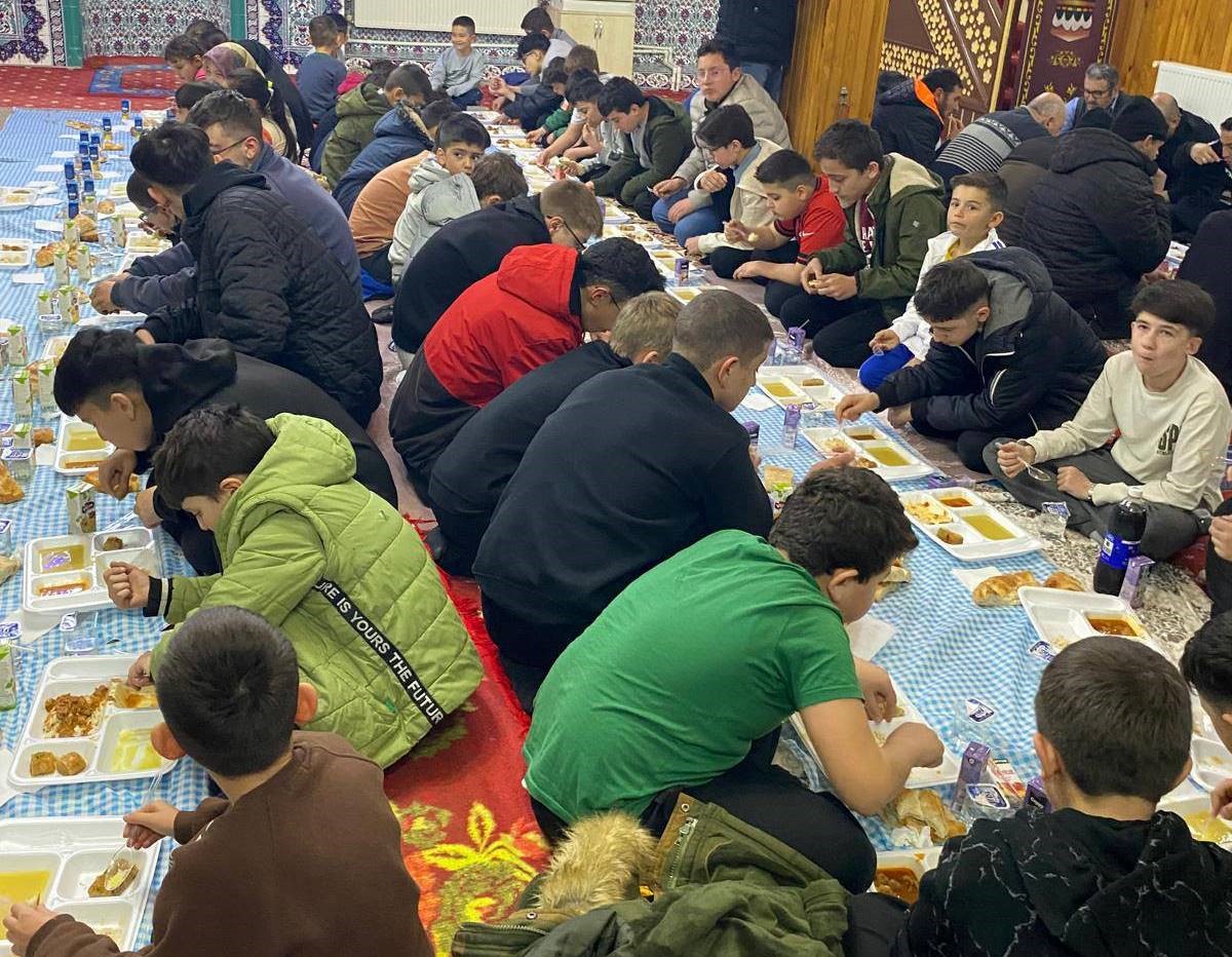 Emet’te geleneksel çocuk iftarı