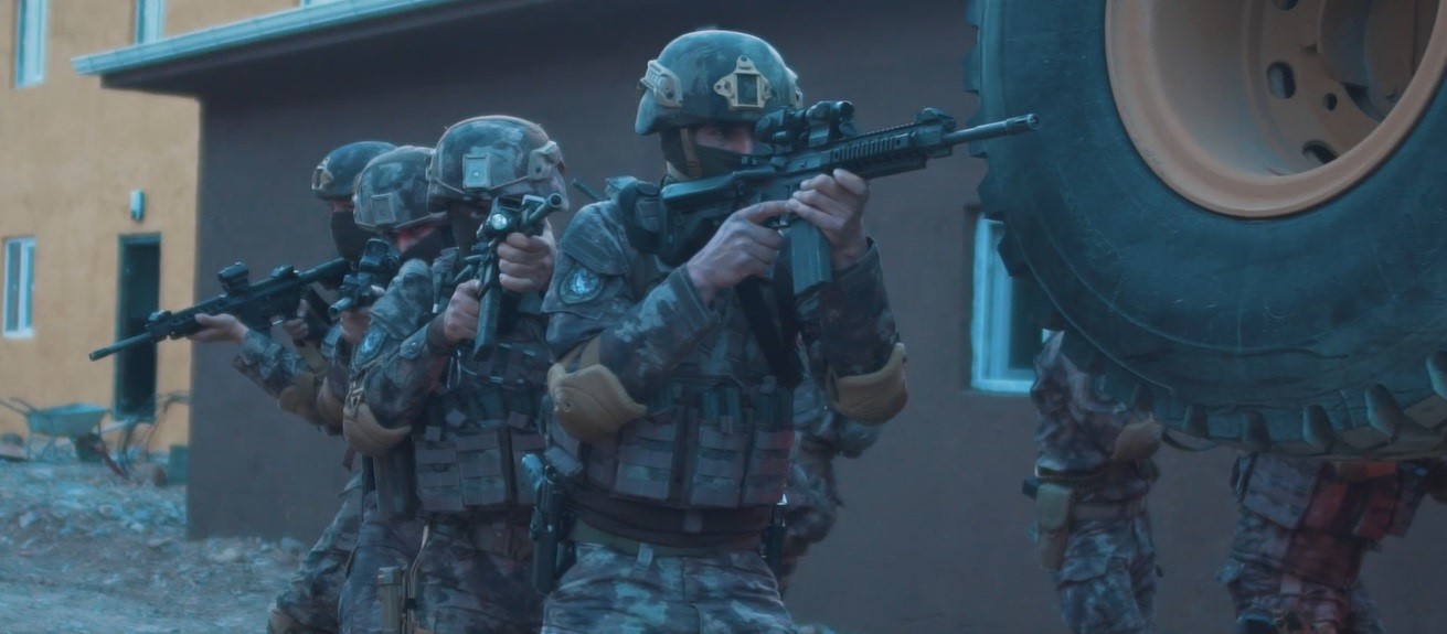 Emniyet&rsquo;ten Polis &Ouml;zel Harek&acirc;tın 42. kuruluş yıl d&ouml;n&uuml;m&uuml;ne &ouml;zel video
