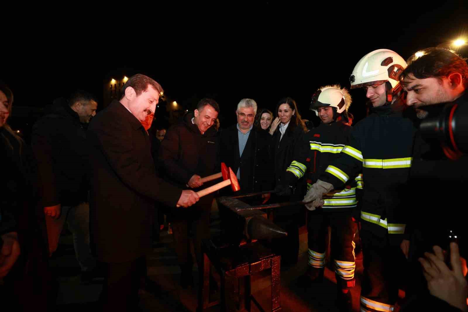 Samsun protokol&uuml; Nevruz ateşi yaktı
