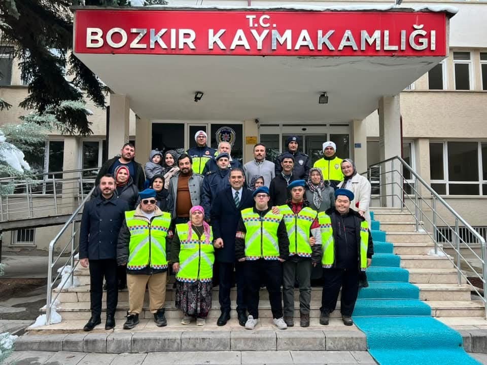 Bozkır&rsquo;da Down sendromlu &ccedil;ocuklara trafik eğitimi verildi
