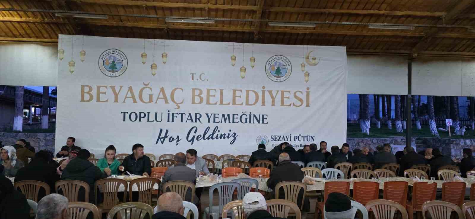 Beyağaçlılar oruçlarını toplu iftar programında birlikte açtı