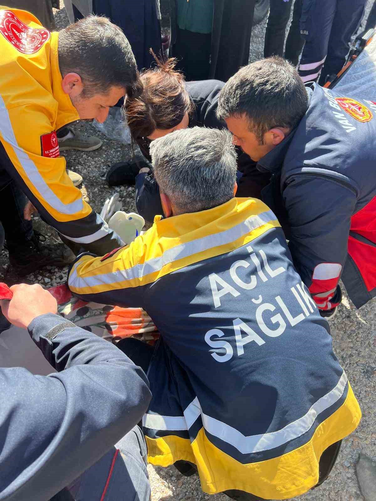 Van'da meydana gelen trafik kazasında 2 kişi yaralandı. Ihlas Haber Ajansı bildirdi.