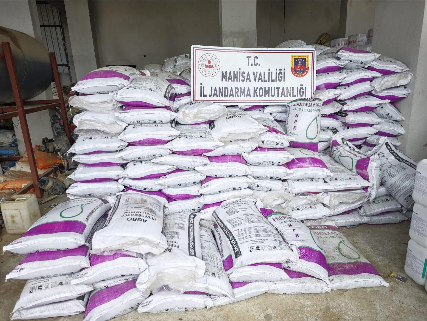 Manisa’da 29 ton sahte gübre ele geçirildi