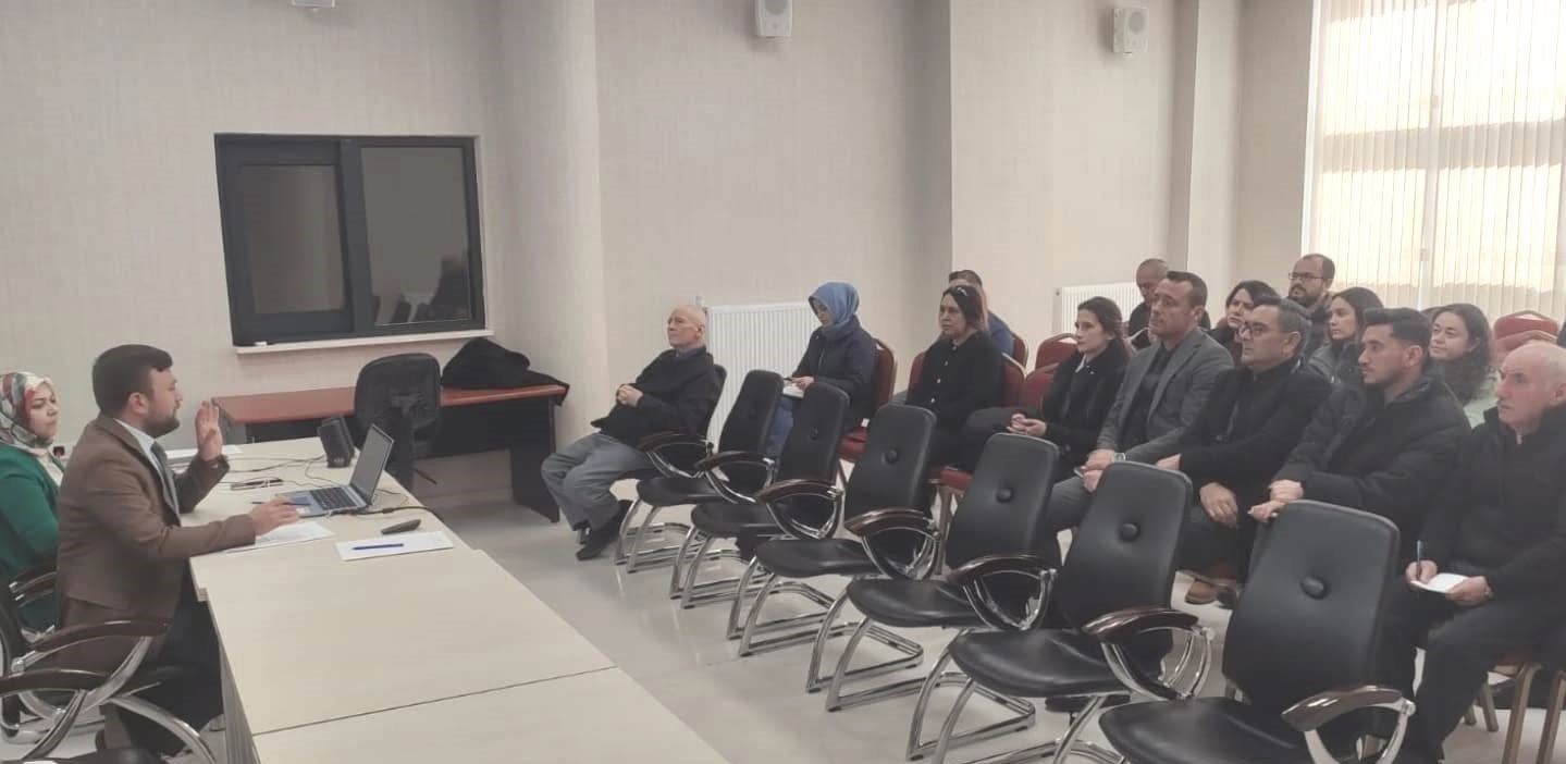 Altıntaş’ta "Aile Eğitim Yolculuğu" isimli proje ve "Ek Ders Modülü" tanıtıldı