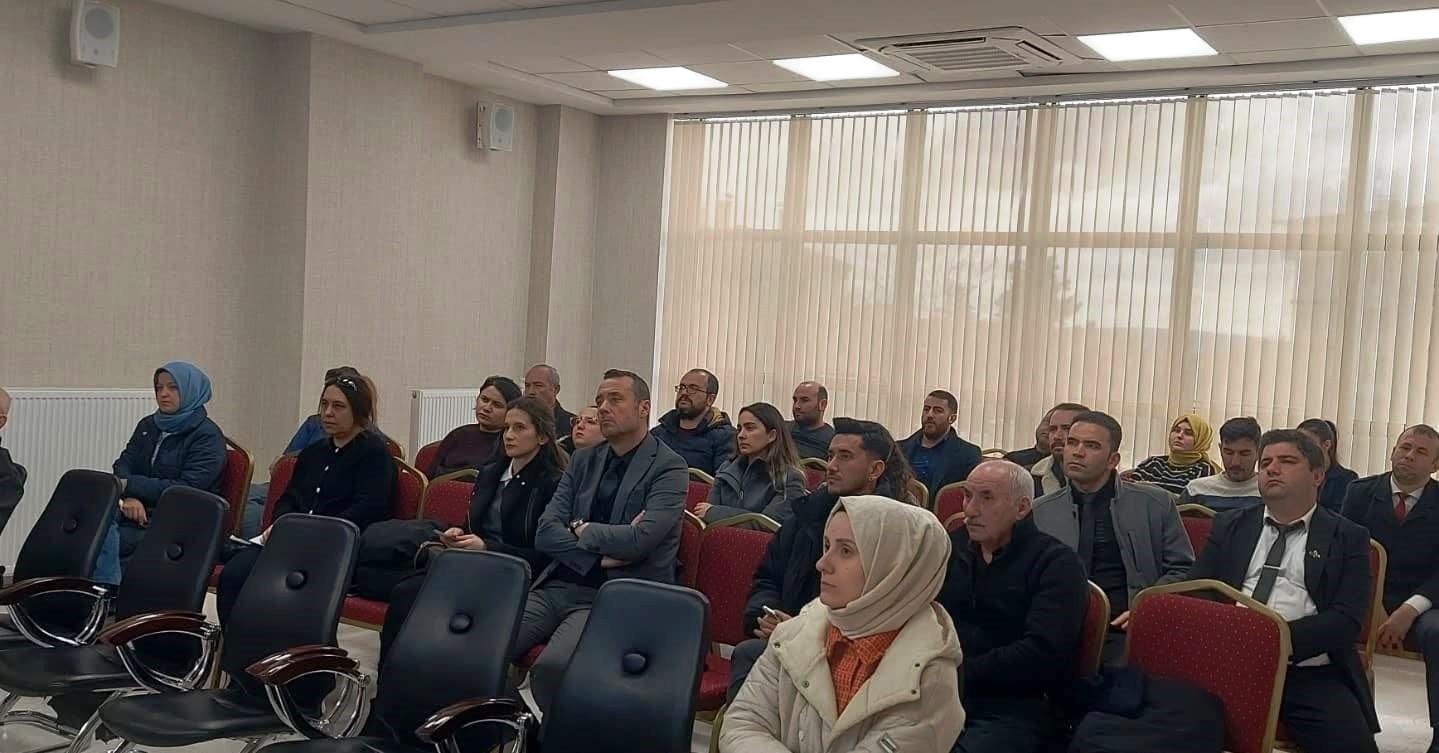 Altıntaş&rsquo;ta "Aile Eğitim Yolculuğu" isimli proje ve "Ek Ders Mod&uuml;l&uuml;" tanıtıldı
