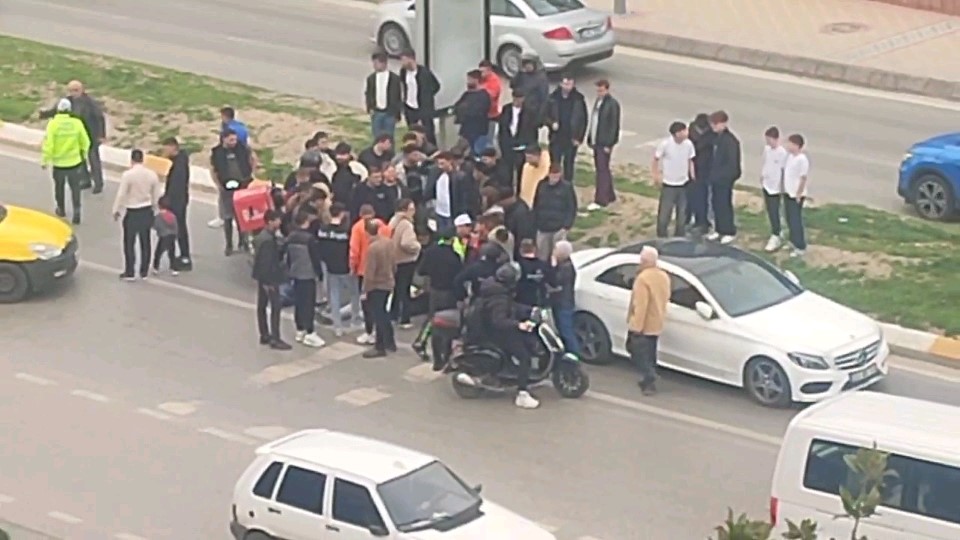 Edirne’de otomobile çarpan motosikletli ağır yaralandı
