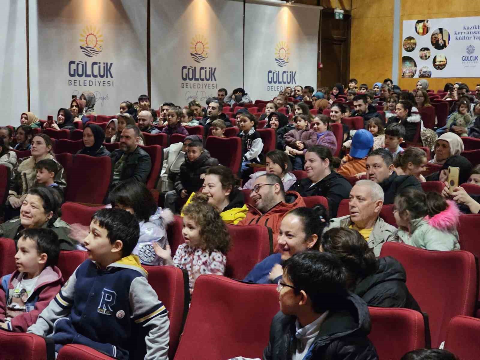 Jongl&ouml;r ekibi şovları &ccedil;ocukları heyecana boğdu
