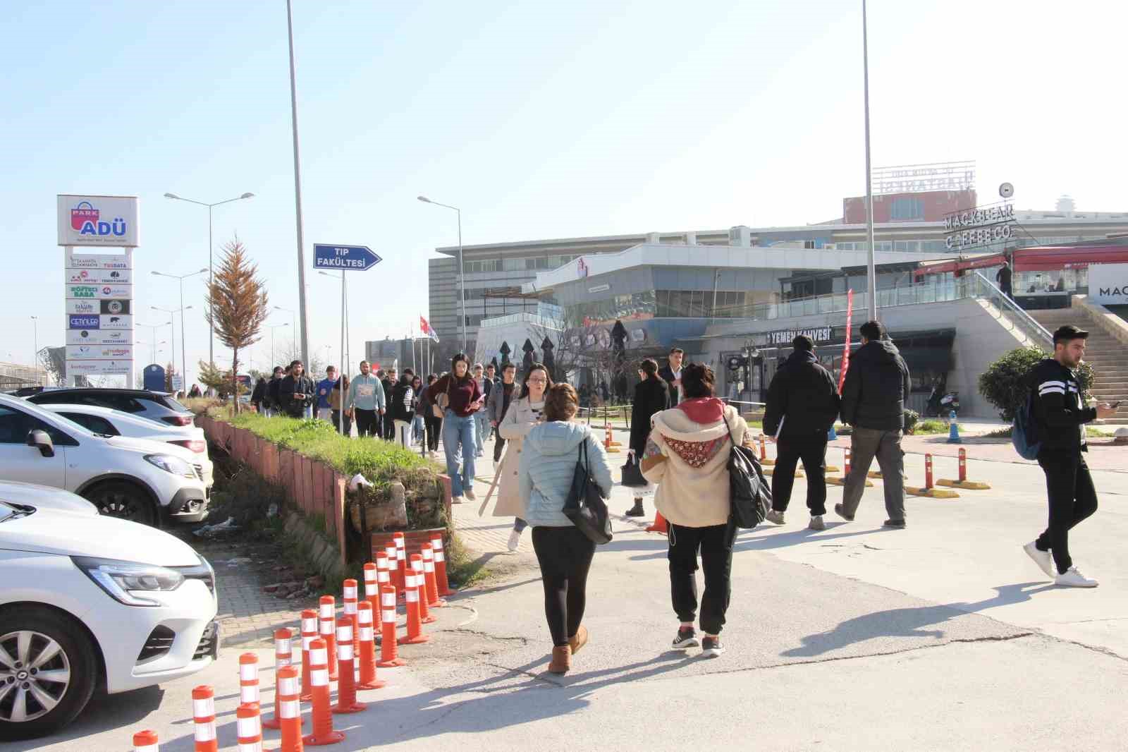 ADÜ’de ücretli geçiş kararındaki adaletsizliğe öğrencilerden tepki