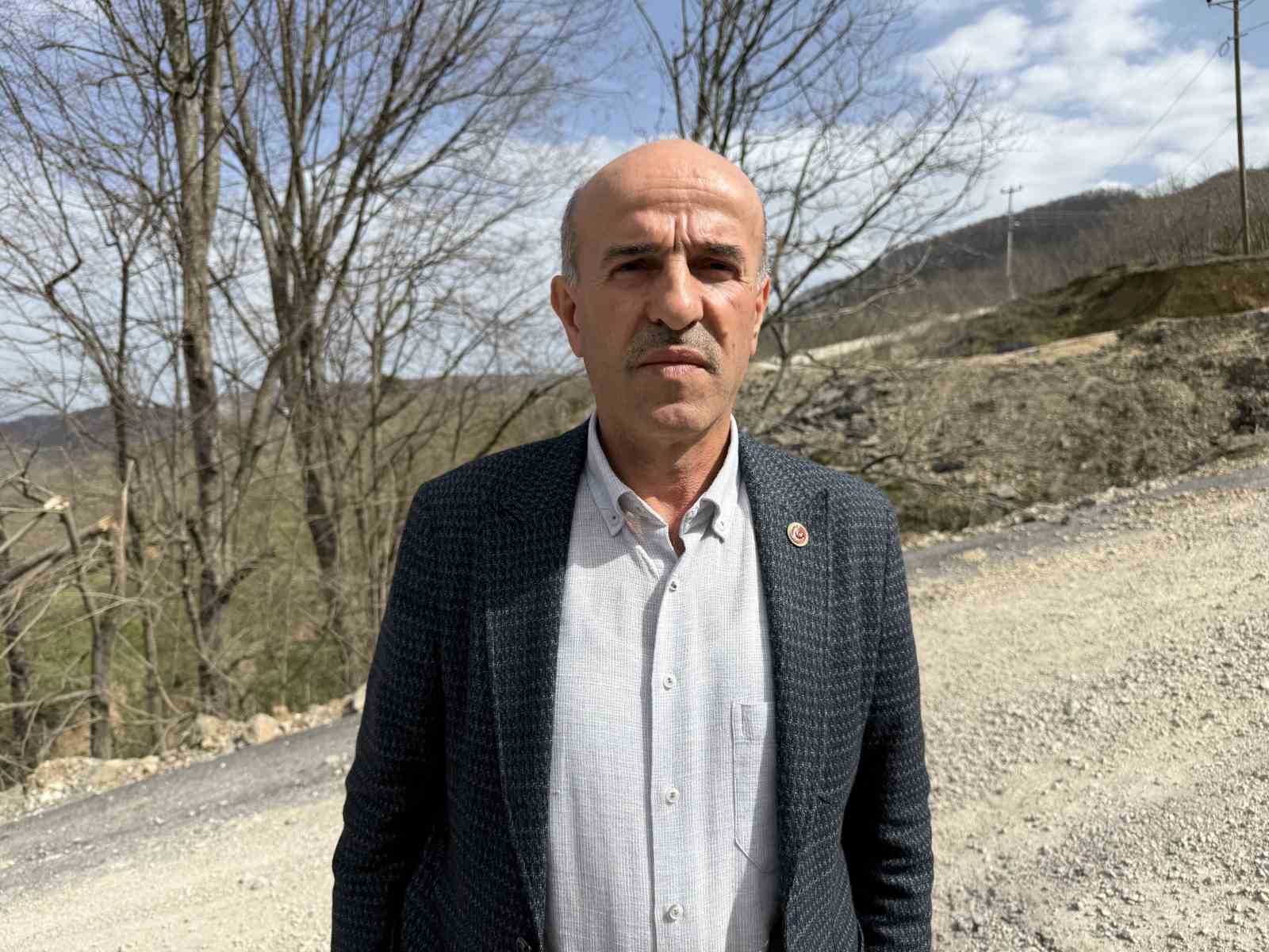 Toprak altından akan su ve taş ocağı bu mahalleyi par&ccedil;a par&ccedil;a yok ediyor
