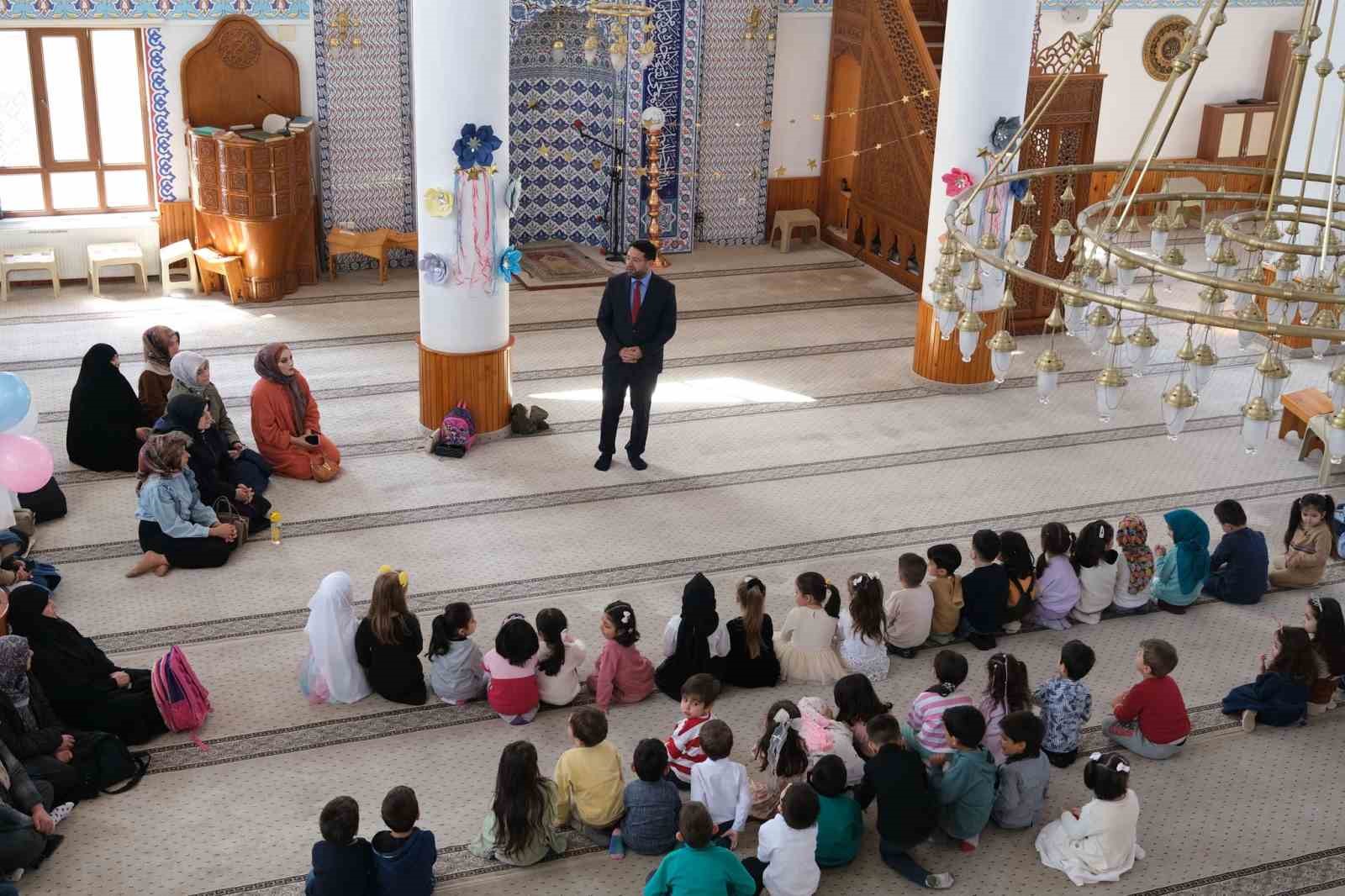 Cami, &ccedil;ocuk buluşması ger&ccedil;ekleştirildi
