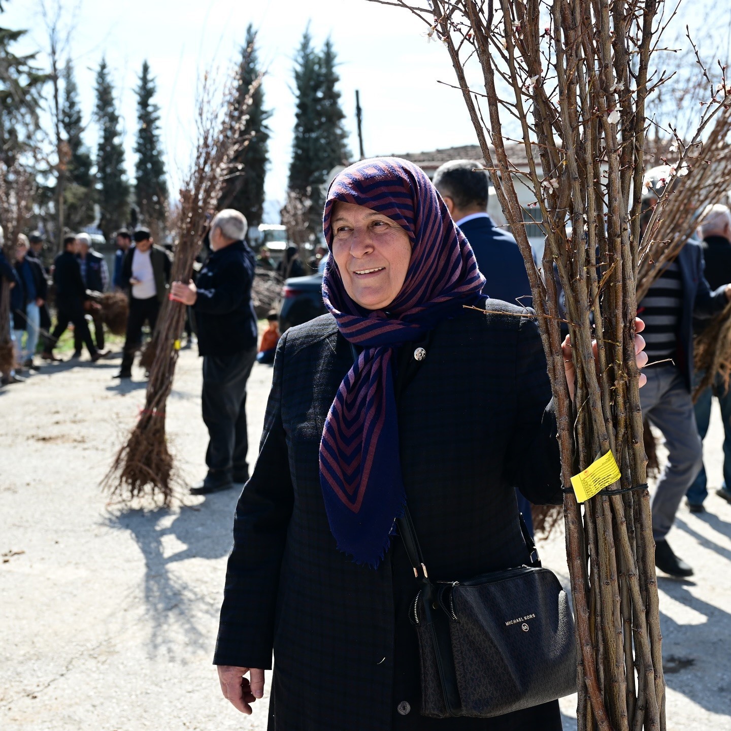 Yeşilyurt Belediyesi&rsquo;nden &ccedil;ift&ccedil;ilere 44 bin meyve fidanı desteği
