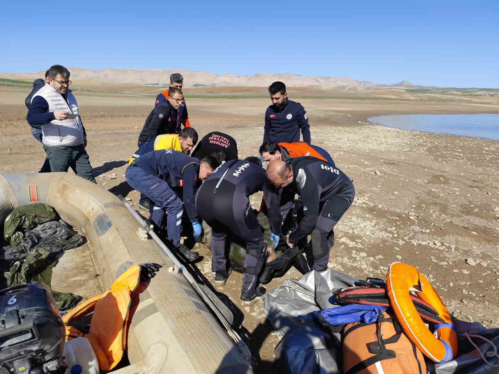 Ilısu Barajı’nda balık tutmaya gidenlerin botu battı: 1 ölü