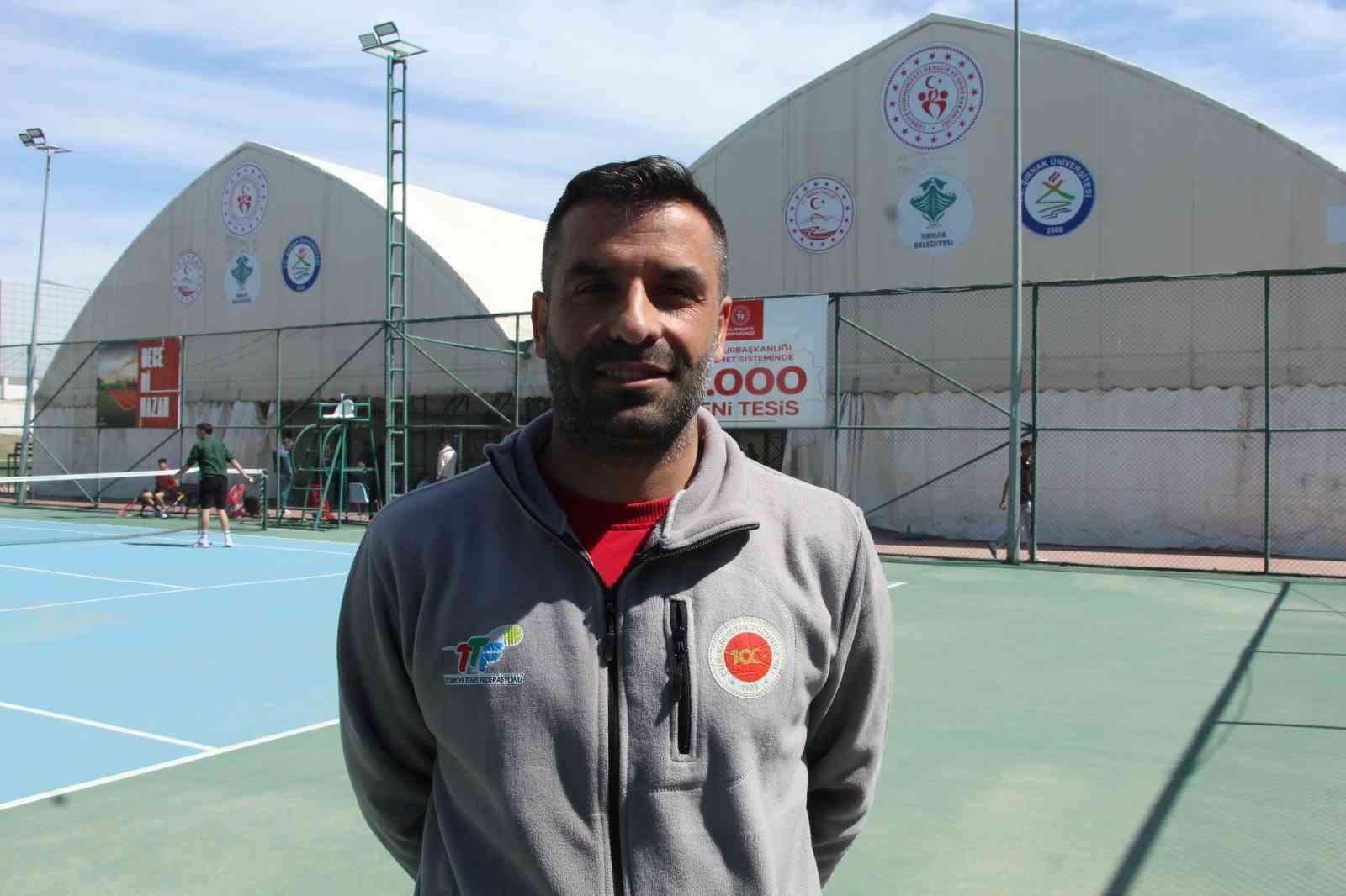 Genç tenisçilerin raket sesleri Cudi Dağı eteklerinde yankılanıyor